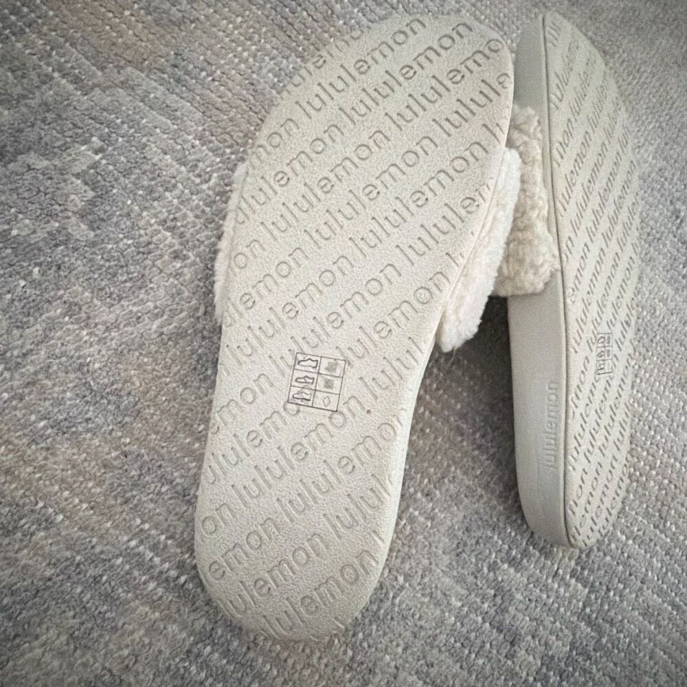 Lululemon Fleece Restfeel Slides Size 7 - Picture 9 of 11